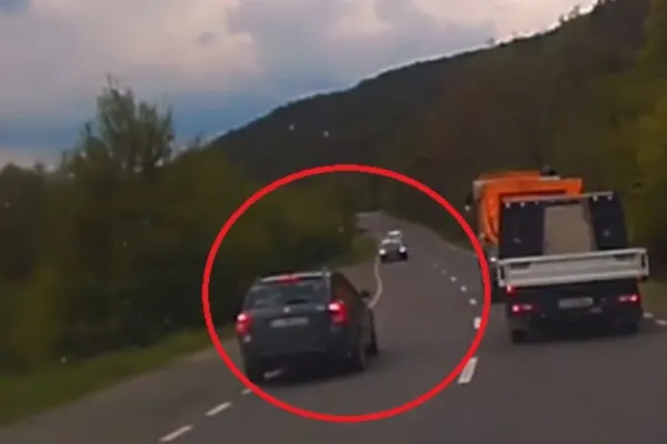 VIDEO |  Șofer căutat de polițiști în urma unei depășiri periculoase