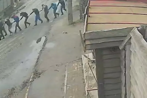 CRIME de război în Ucraina: Noi dovezi ale MASACRULUI din Bucha - Cel puțin 8 ucraineni, uciși cu sânge rece de ruși | VIDEO