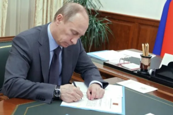 Rusia schimbă regulile. "Dumnezeu" și numele sfinților se vor scrie cu majuscule