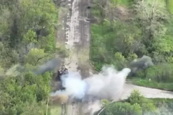 Tanc rusesc lovit de ucraineni la câțiva kilometri de granița cu Rusia - VIDEO