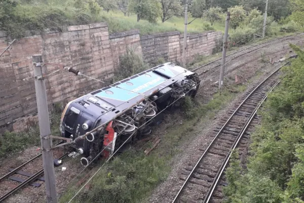 Accident GRAV în Hunedoara: O locomotivă a deraiat, iar mecanicul a ajuns la spital - TRAFIC blocat, TRENURI afectate