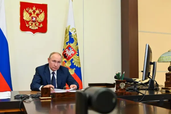 Vladimir Putin: UE se sinucide economic, la presiunea "stăpânului american"
