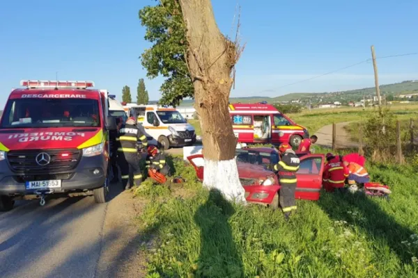 FOTO |  Accident CUMPLIT în Iași! O persoană a murit și alte două grav rănite