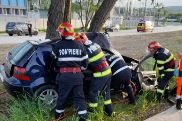 Accident teribil pe o șosea din Hunedoara. Un bărbat a murit, o femeie grav rănită - FOTO
