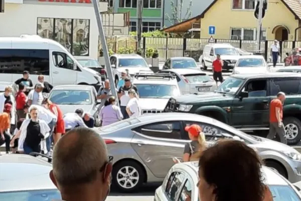 Accident mortal pe o stradă din Sibiu - Un șofer a evitat coliziunea cu un alt autoturism și a intrat peste doi pietoni, pe trotuar