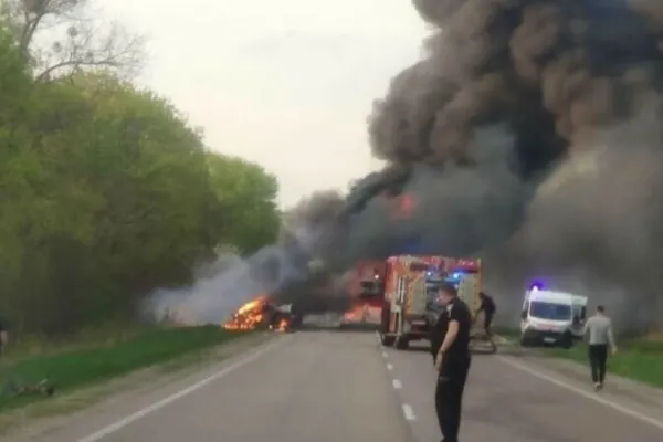 Accident rutier grav în Ucraina - 27 de persoane au murit după o coliziune între un autocar, un microbuz și o autocisternă