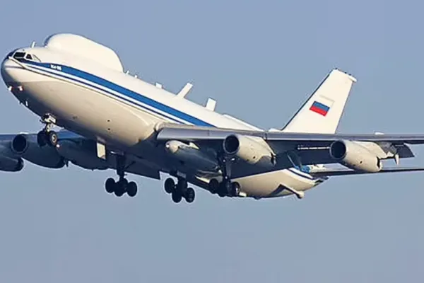 Avionul NUCLEAR al lui Putin a fost văzut în zbor - Gigantul din epoca sovietică a trecut deasupra Moscovei