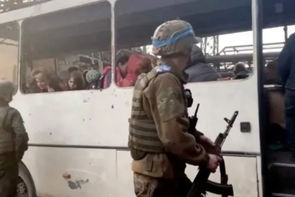 Război Ucraina. A început evacuarea civililor din Mariupol - Ce se întâmplă cu luptătorii din Azovstal