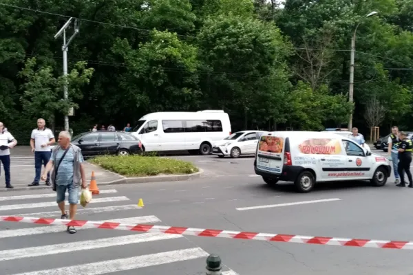 VIDEO  |  Un copil de 10 ani, spulberat pe trecerea de pietoni la doar câțiva metri de locul în care a fost accidentată mortal Raisa