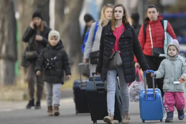 AJUTOARE pentru refugiații din Ucraina de 1,5 milioane de lei din rezerva de stat - Tabere mobile în 6 județe, inclusiv Capitala
