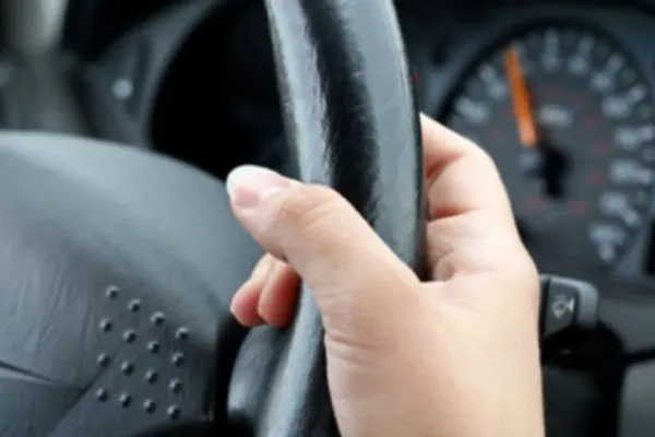 Femeie, prinsă la volan fără permis, cu 2 minori în mașină. Explicația șocantă dată polițiștilor