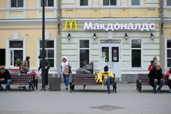 McDonald's părăsește Rusia, pe mâinile cui ajung restaurantele americanilor