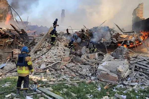 Război Ucraina. Școală bombardată, în regiunea Lugansk. Clădirea, rasă de pe fața pământului - anunțul lui Zelenski