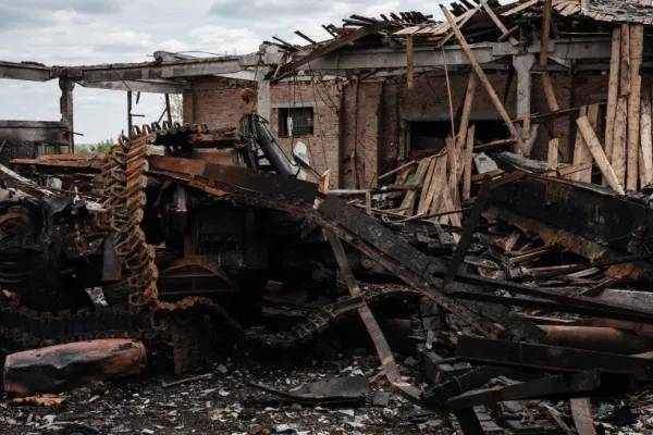 Război Ucraina, ziua 77 - Negocieri pentru eliberarea celor din Azovstal. Primul militar rus acuzat de crime de război, judecat în Ucraina - LIVE TEXT