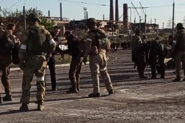 Război Ucraina. Rusia anunță că s-au predat 2.000 dintre „apărătorii Mariupol”. Șoigu: BLOCADA continuă la Azovstal