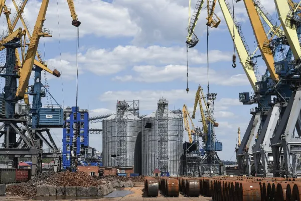 Rusia anunţă reluarea activităților în portul Mariupol, după ce a fost deminat