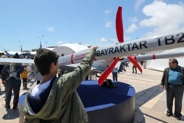 Lituanienii au strâns 5 milioane de euro ca să cumpere o dronă Bayraktar pentru Ucraina. Suma, strânsă într-un timp RECORD