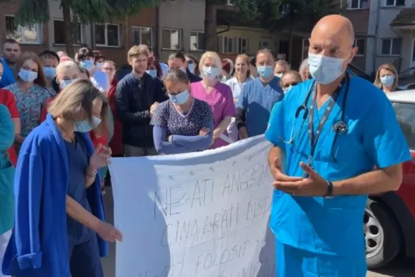 Medicii amenință cu PROTESTE de amploare: personalul medical cere salarii mai mari