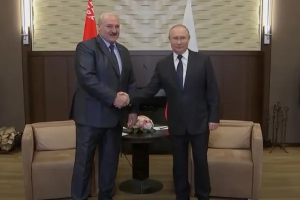 Putin și Lukașenko râd pe seama sancțiunilor impuse de Occident - Glume și ironii