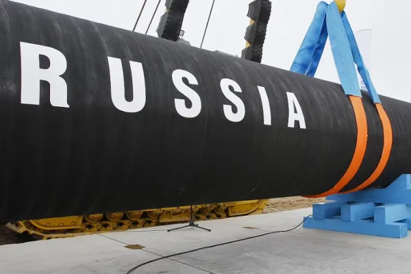 Embargoul promis asupra petrolului rusesc împarte Uniunea Europeană - De ce sunt SCUTITE Ungaria și Slovacia