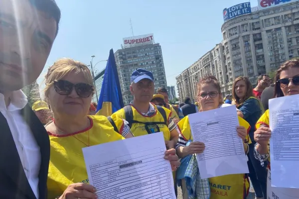 Liderul AUR, dat afară de la protestul profesorilor din Piața Victoriei. George Simion susține contrariul