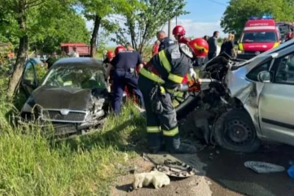 FOTO | Accident CUMPLIT în Botoșani: 10 persoane rănite, între care 7 copii