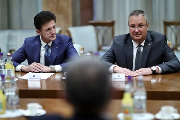 Ciucă, alături de Gică Popescu, la Guvern - „Competițiile de calibru pe care le găzduim ne oferă șansa de a promova sportul"