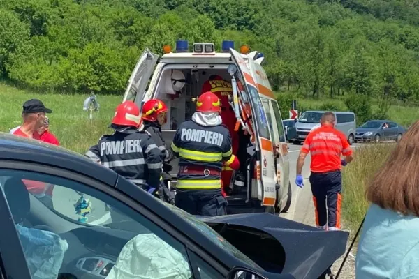Accident cu 5 victime în Bistriţa-Năsăud. A fost solicitat elicopterul SMURD - FOTO