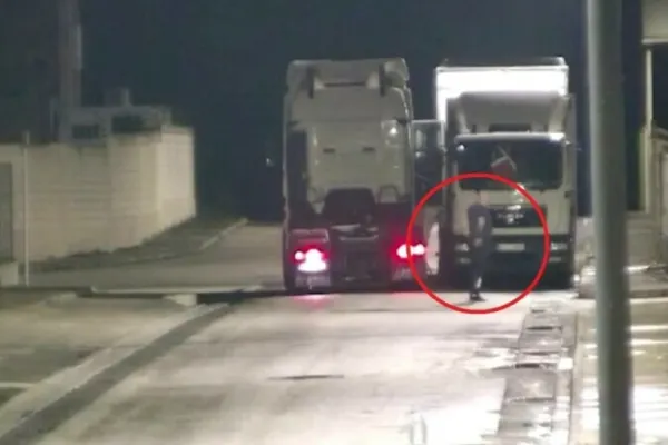 Cum a furat un șofer român de TIR mii de litri de motorină din camioane, în Spania - VIDEO