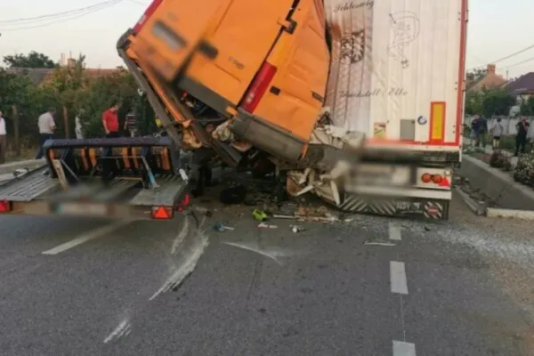 Accident în Dolj: 2 morți și 4 răniți, între care un copil. Impact violent cu un TIR. Victimele, cetățeni bulgari