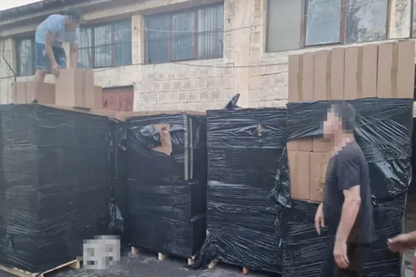 Captură uriașă de țigări de contrabandă. 760.000 de pachete confiscate de polițiștii de frontier - VIDEO