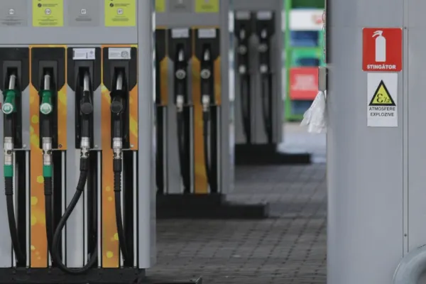 Plafonare carburanți: Scade prețul benzinei și motorinei, timp de 3 luni - DECIZIA Guvernului