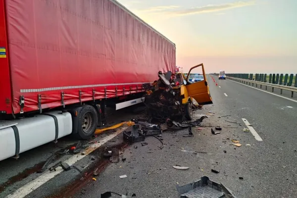 Un șofer român de TIR a murit în Italia într-un accident teribil