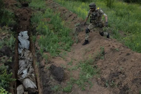 Război în Ucraina. O nouă groapă comună în zona râvnită de RUȘI - Cadavre în pungi descoperite lângă Severodonețk