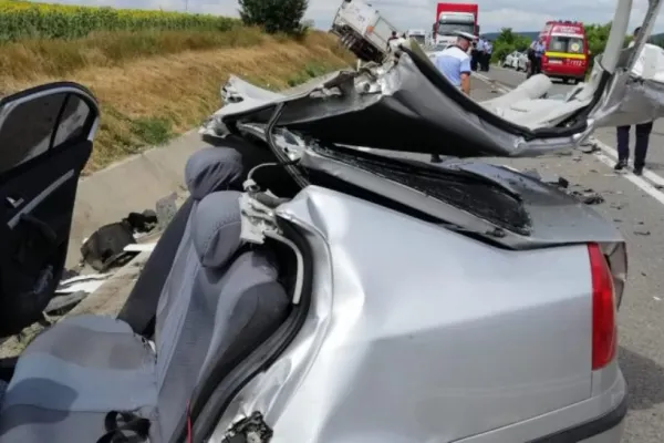 Accident grav, în jud. Vaslui: un mort, după impactul violent cu un TIR. Acul vitezometrului, blocat la o viteză ireală!