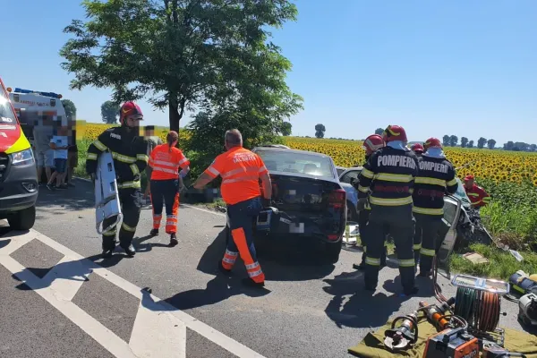 ACCIDENT grav pe DN1, la Băicoi. Trei persoane au ajuns la spital. Traficul este blocat