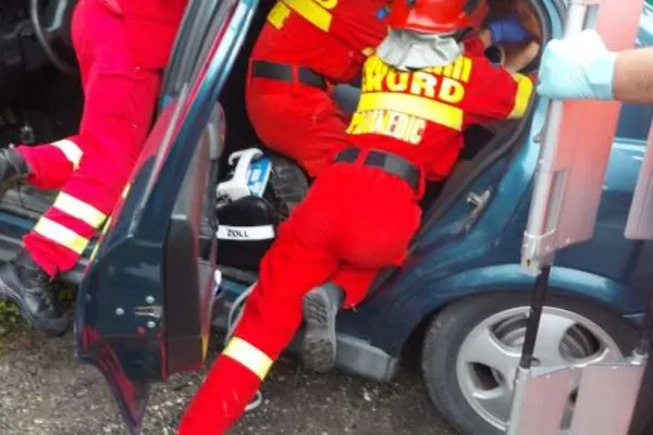 Accident teribil pe DN 13A: Un motociclist a MURIT după impactul cu un autoturism