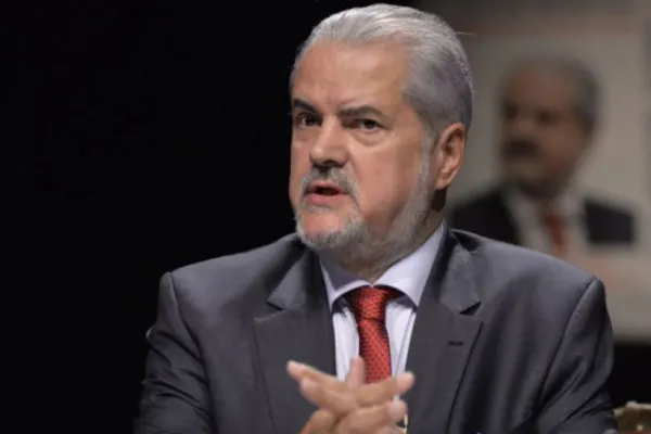 Adrian Năstase ironic la adresa protestelor și manifestanților: „Trebuie introdus dreptul la HAOS”