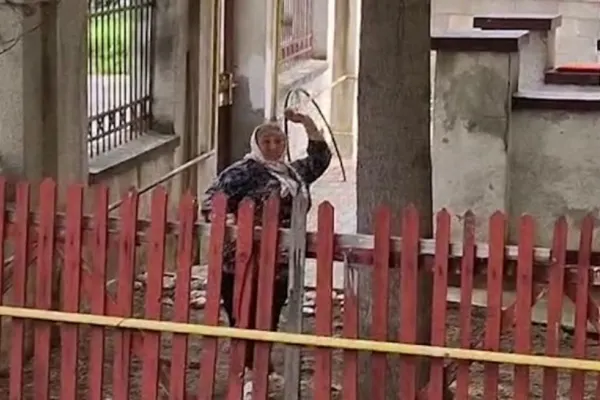 Voluntari care ajută refugiați din Ucraina, atacați cu pietre de o familie de romi, la Timișoara - VIDEO