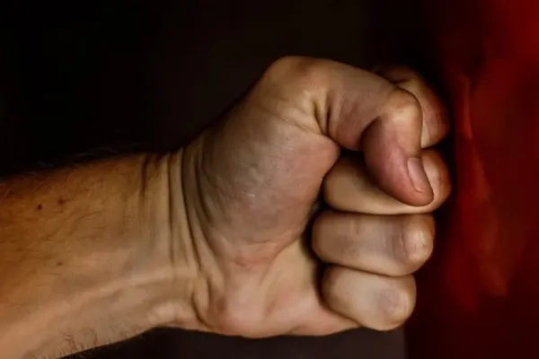 Reacția AUR după ce un deputat din partid și-a bătut soția de față cu fetița - ANCHETĂ internă