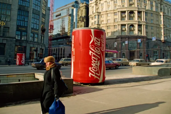 Coca Cola oprește producția din Rusia. Gigantul american va vinde doar din stocuri