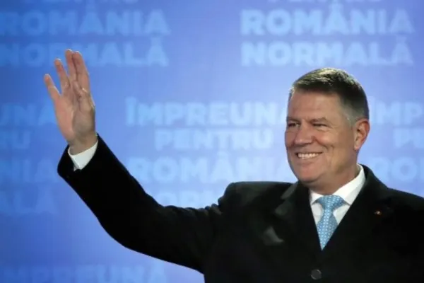 Președintele Klaus Iohannis l-a felicitat pe David Popovici pentru AURUL de la Campionatele Mondiale de Natație