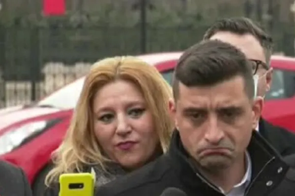 Duel la protestele din Piața Victoriei: George Simion i-a tăiat microfonul Dianei Șoșoacă - VIDEO
