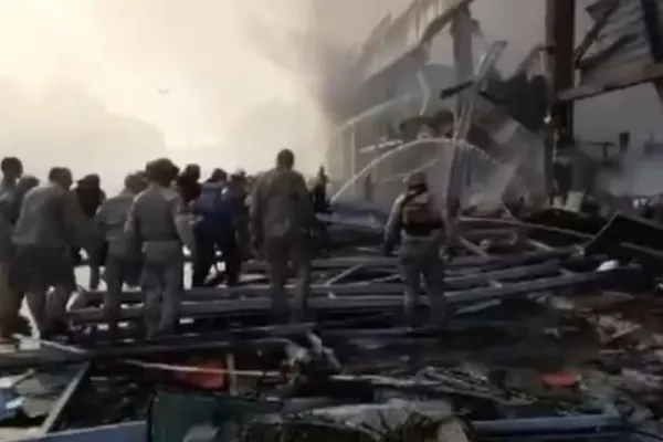 Război Ucraina. Rușii spun că nu au bombardat centrul comercial din Kremenchug, ci un depozit de arme americane
