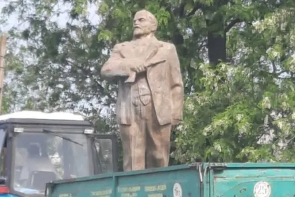 Rusia aduce statui ale lui Lenin în orașele cucerite din Ucraina - FOTO