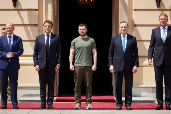 Macron: „Franța, Germania, Italia și România susțin candidatura imediată a Ucrainei la UE”