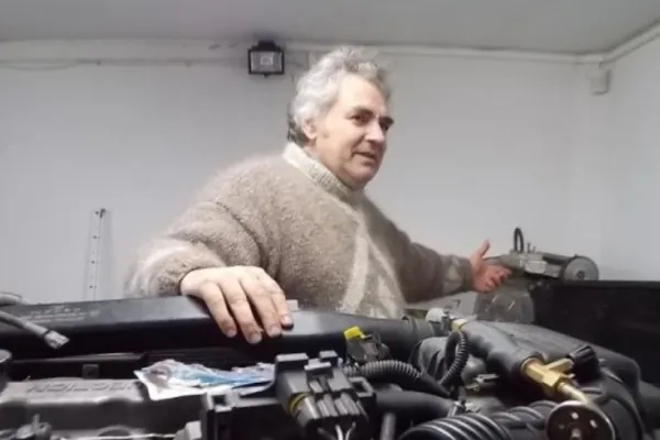 Mașina care merge cu apa. Un român a dat lovitura, alimentează o dată la 2 luni