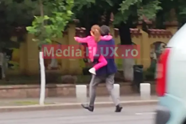 Nicușor Dan, iresponsabil în trafic: cum și-a pus edilul Capitalei fetița în pericol