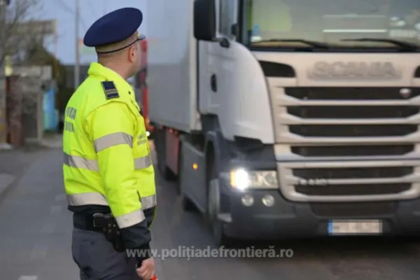 Polițiștii de frontieră din Maramureș, amenințați cu moartea după ce au oprit un transport ilegal de lemne