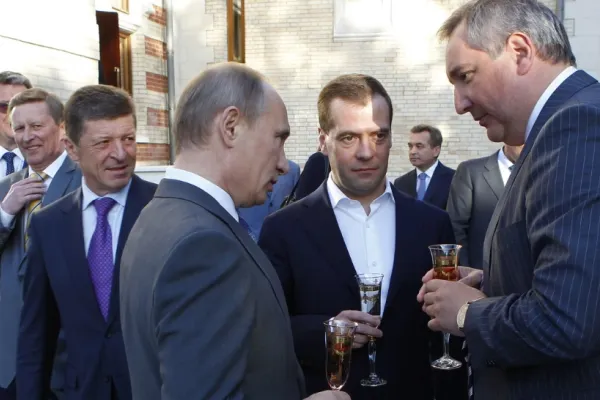 Război Ucraina. Medvedev amenință că va folosi arme nucleare. Este pentru a treia oară în ultima lună